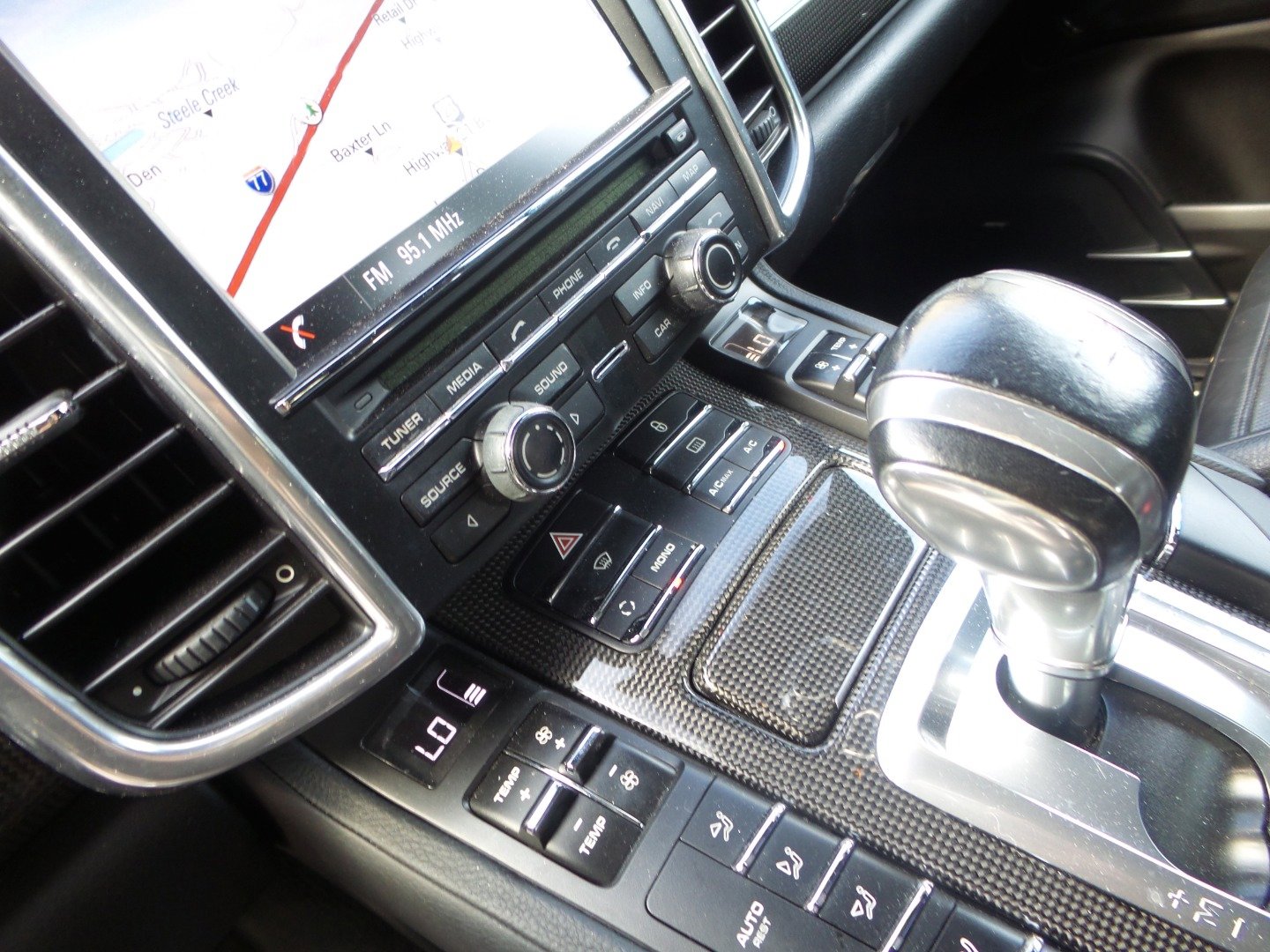 Used 2013 Porsche Cayenne GTS image 9