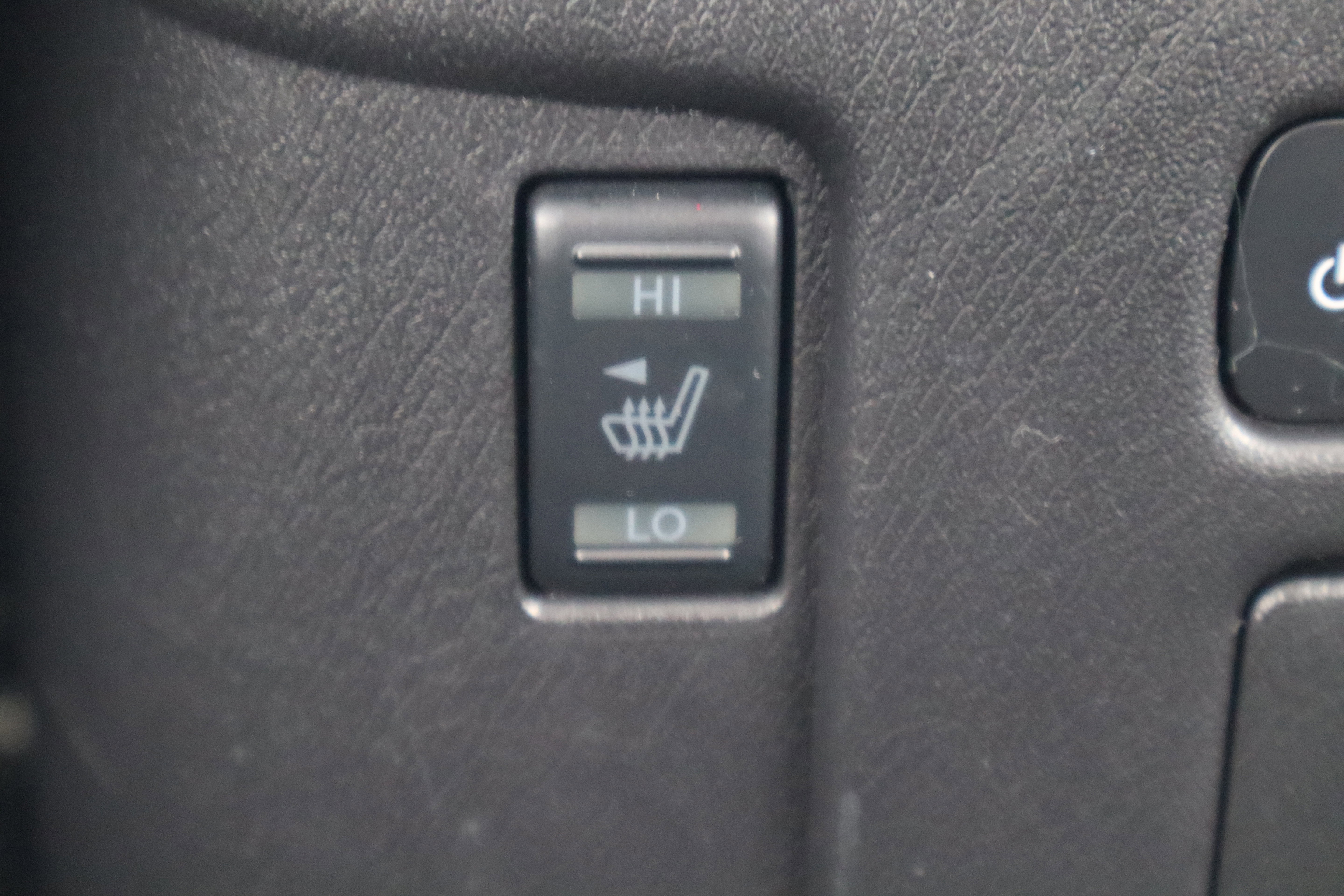 Used 2024 Nissan Armada Platinum w/ Captain's Chairs Package image 27