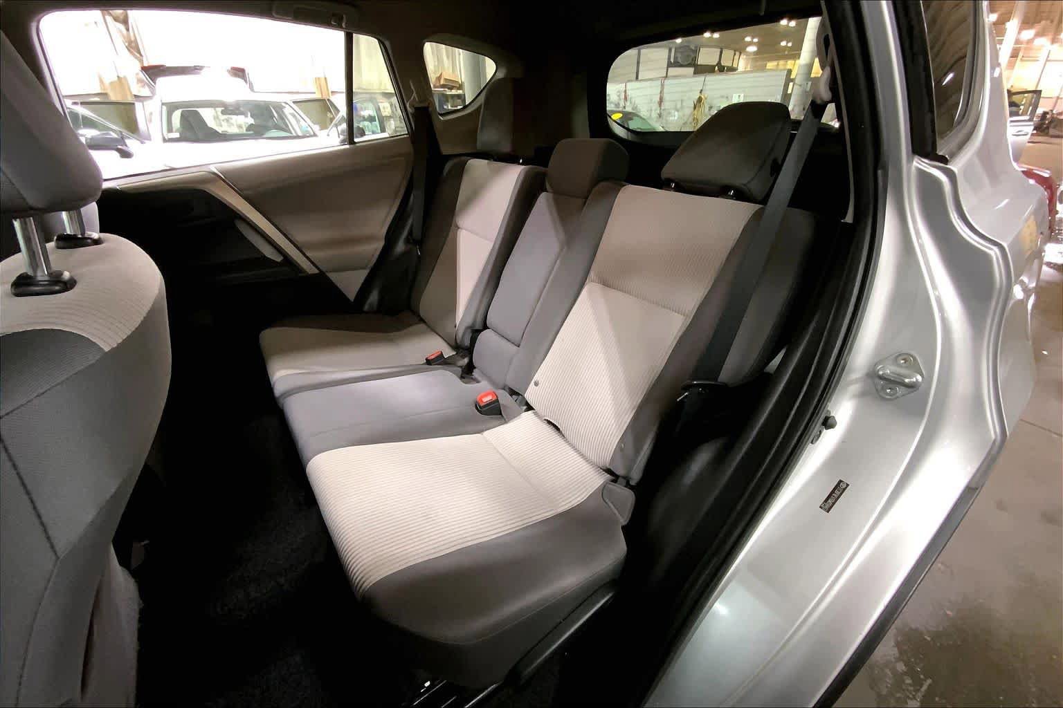 Used 2013 Toyota RAV4 LE AWD/4WD image 21