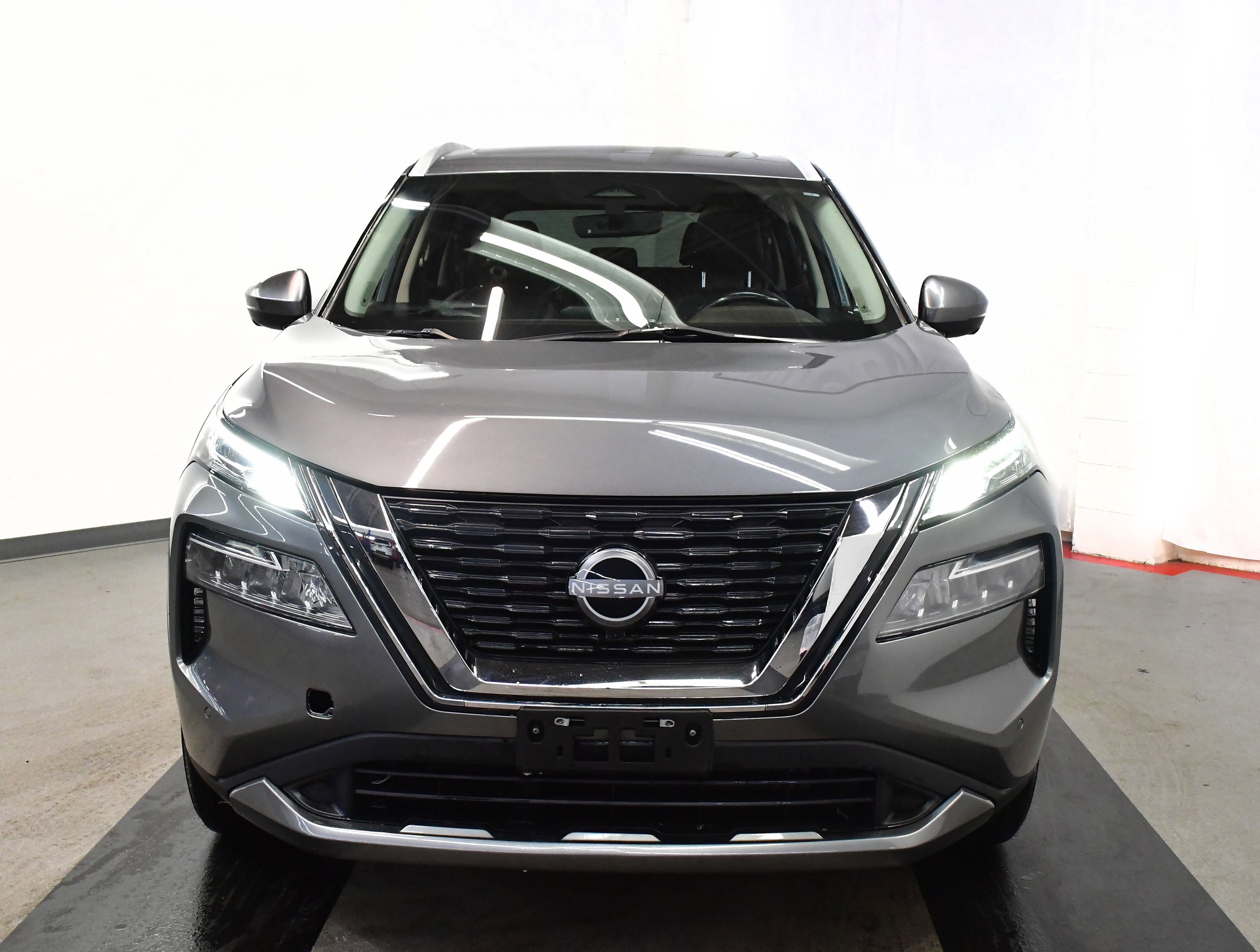 Used 2023 Nissan Rogue SL w/ SL Premium Package image 3