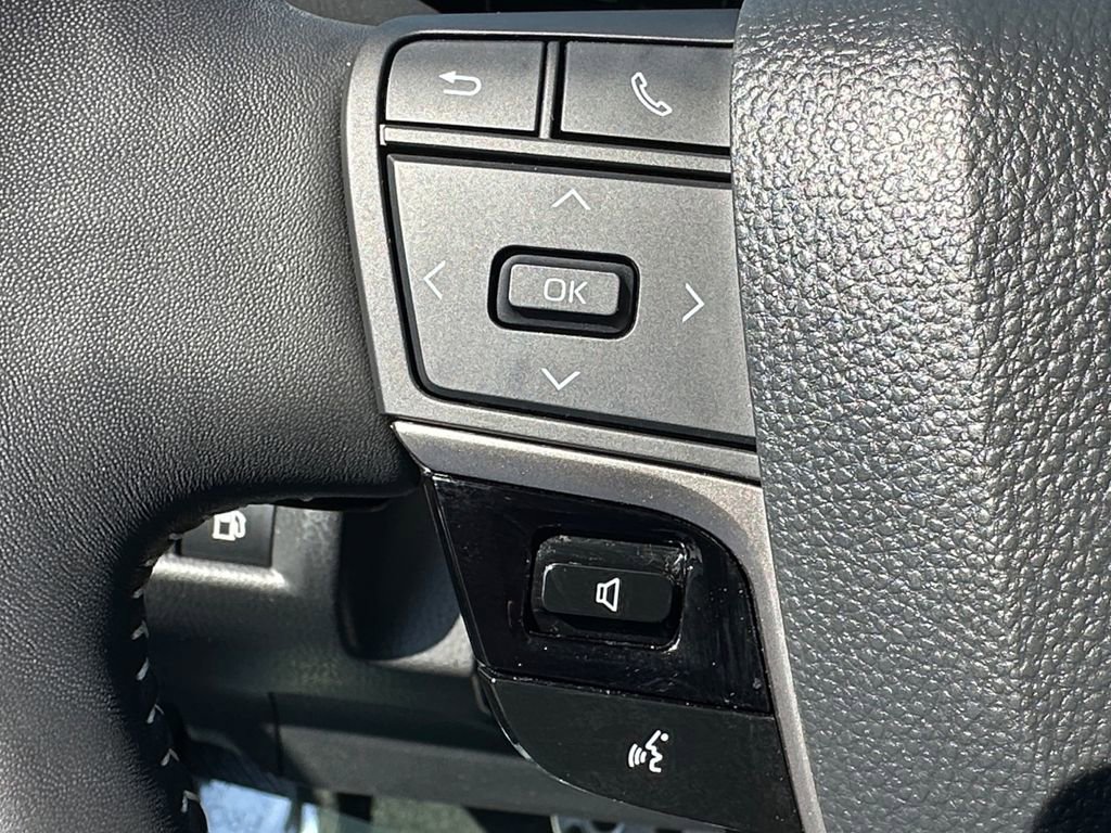 Used 2025 Toyota Camry SE w/ Convenience Package image 22