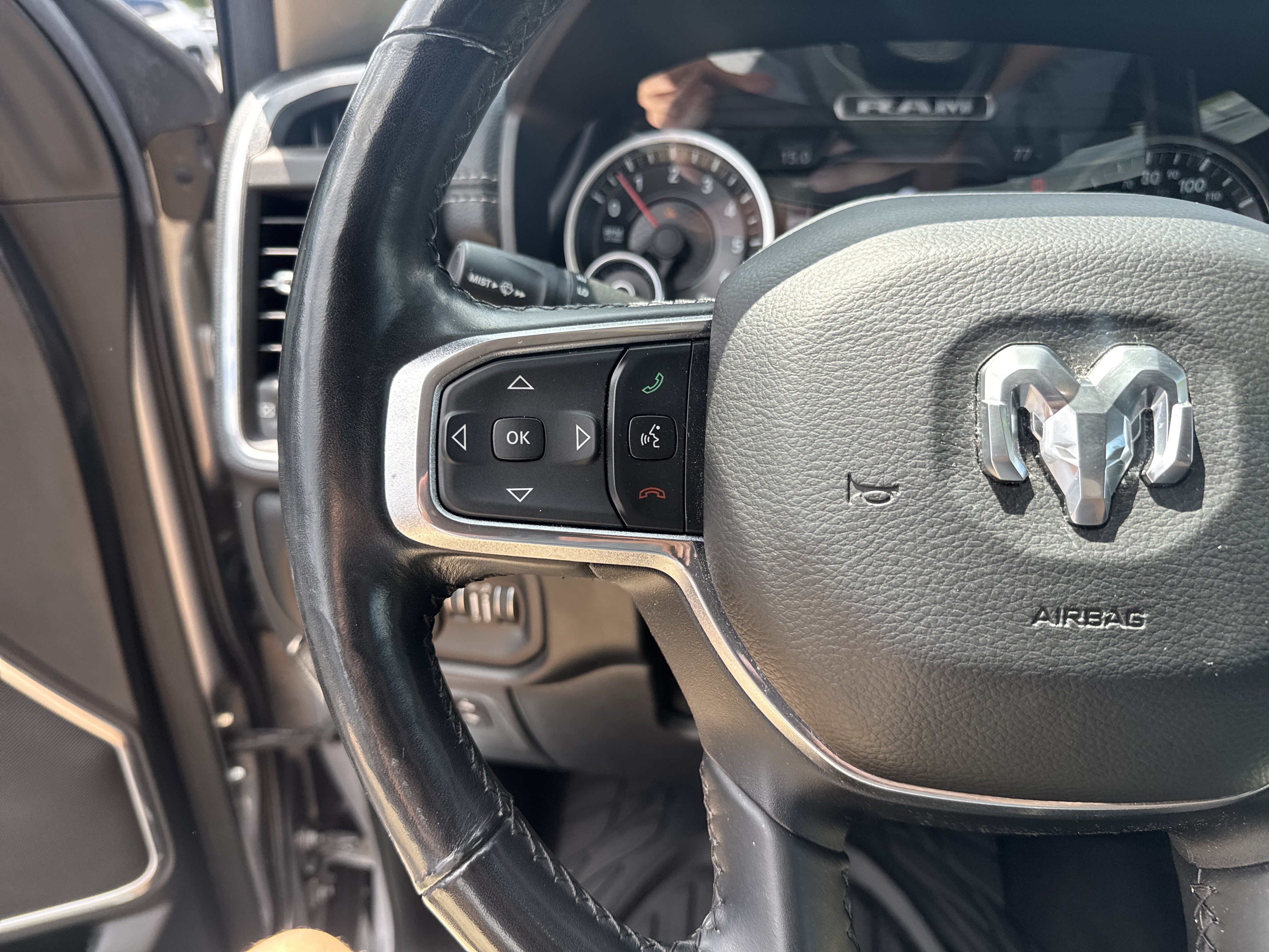 Used 2019 RAM 1500 Laramie AWD/4WD image 23