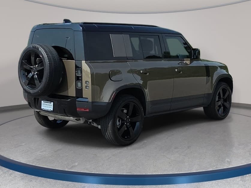 Used 2026 Land Rover Defender 110 S AWD/4WD image 5