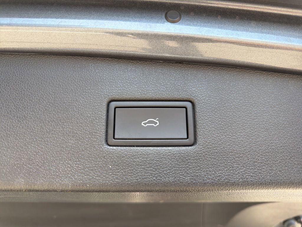 Used 2022 Volkswagen Tiguan SE R-Line AWD/4WD image 13