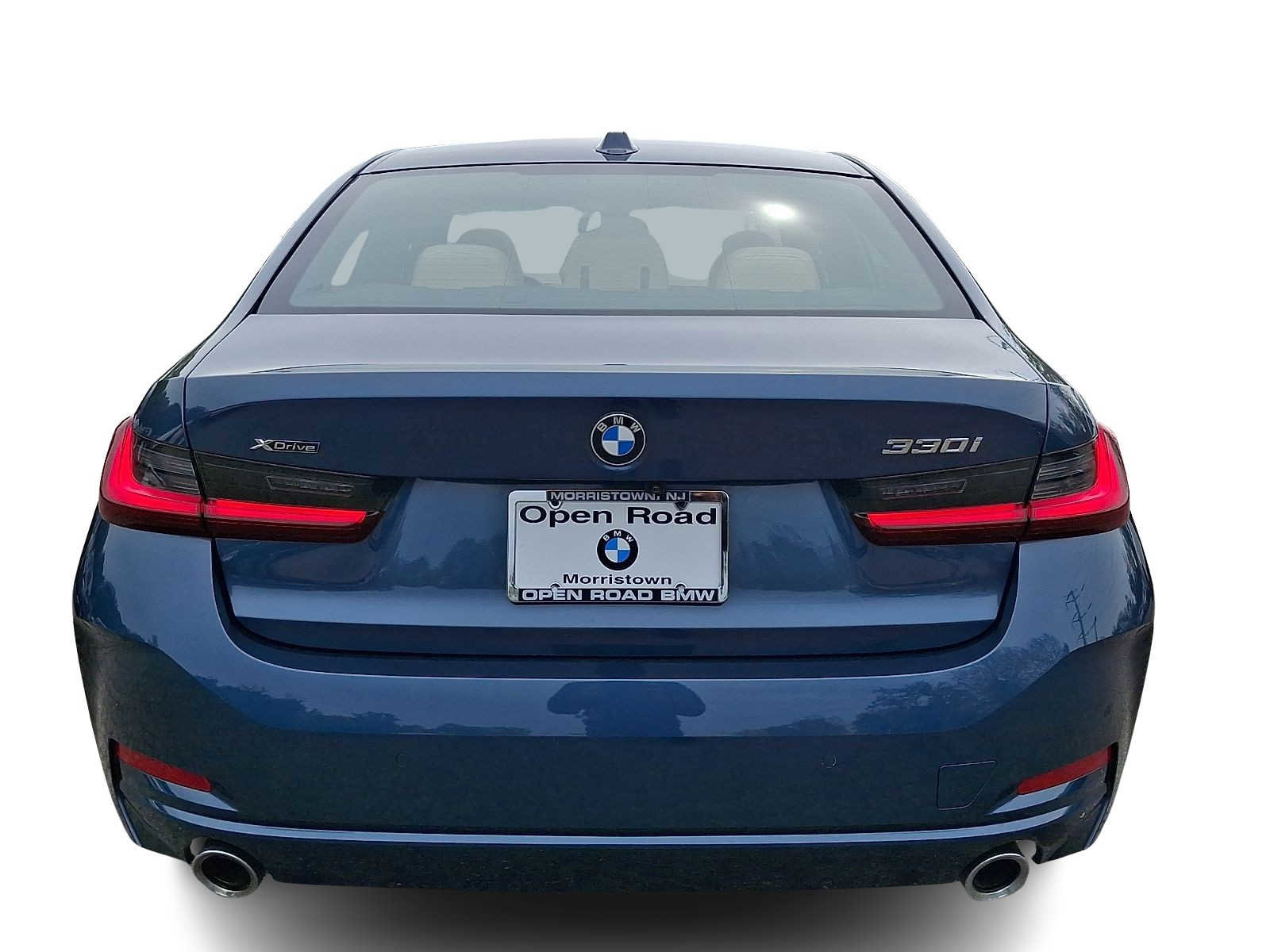 Certified 2025 BMW 330i xDrive Sedan w/ Premium Package AWD/4WD image 5