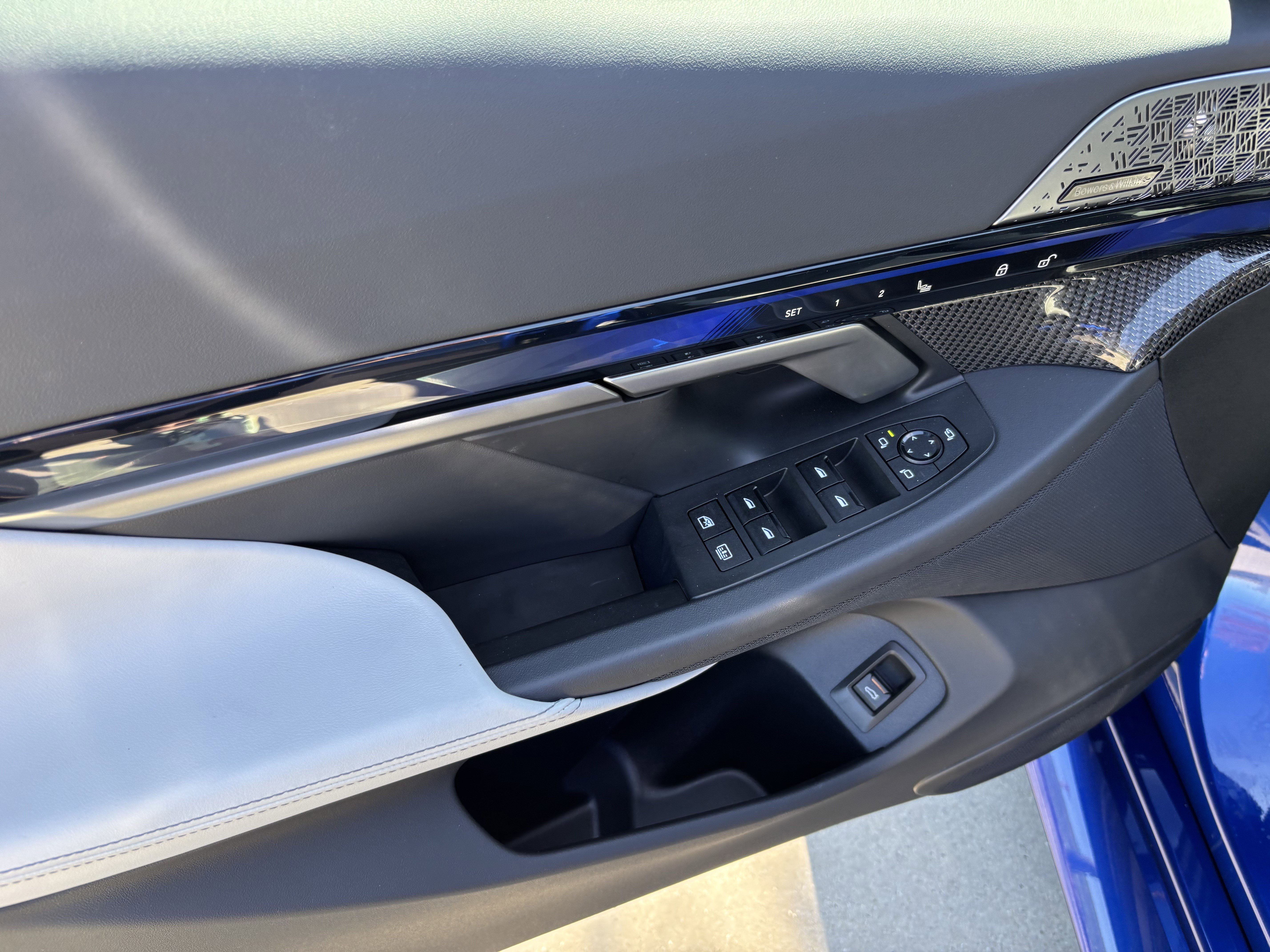 Used 2025 BMW M5 w/ Carbon Package AWD/4WD image 14