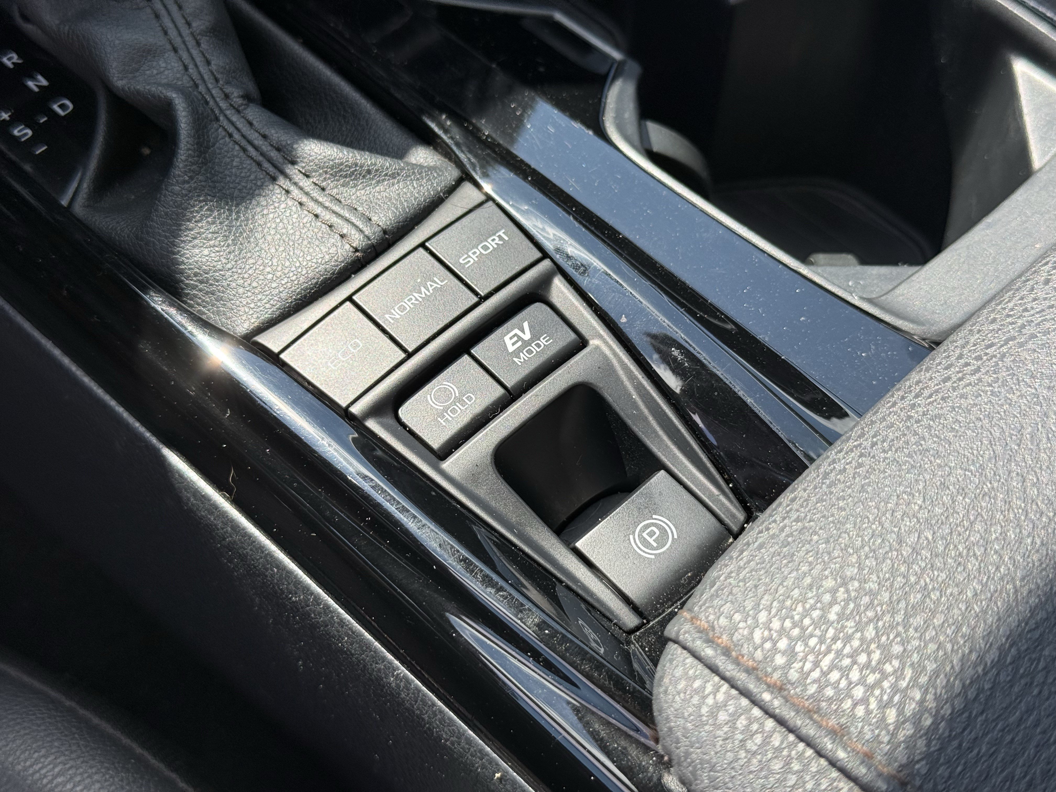 Used 2025 Toyota Camry XLE FWD image 24