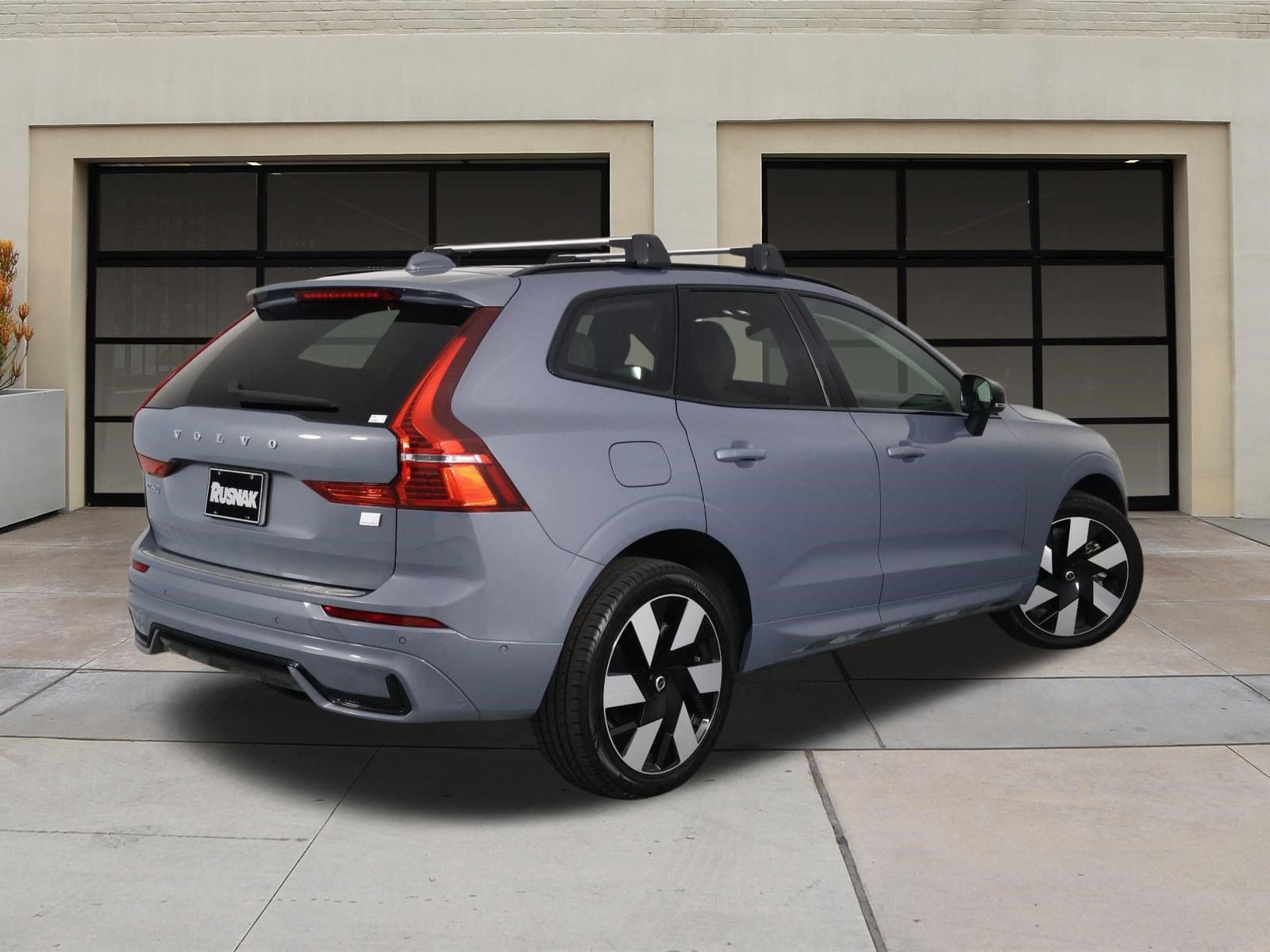 Certified 2024 Volvo XC60 T8 Plus w/ Climate Package AWD/4WD image 4