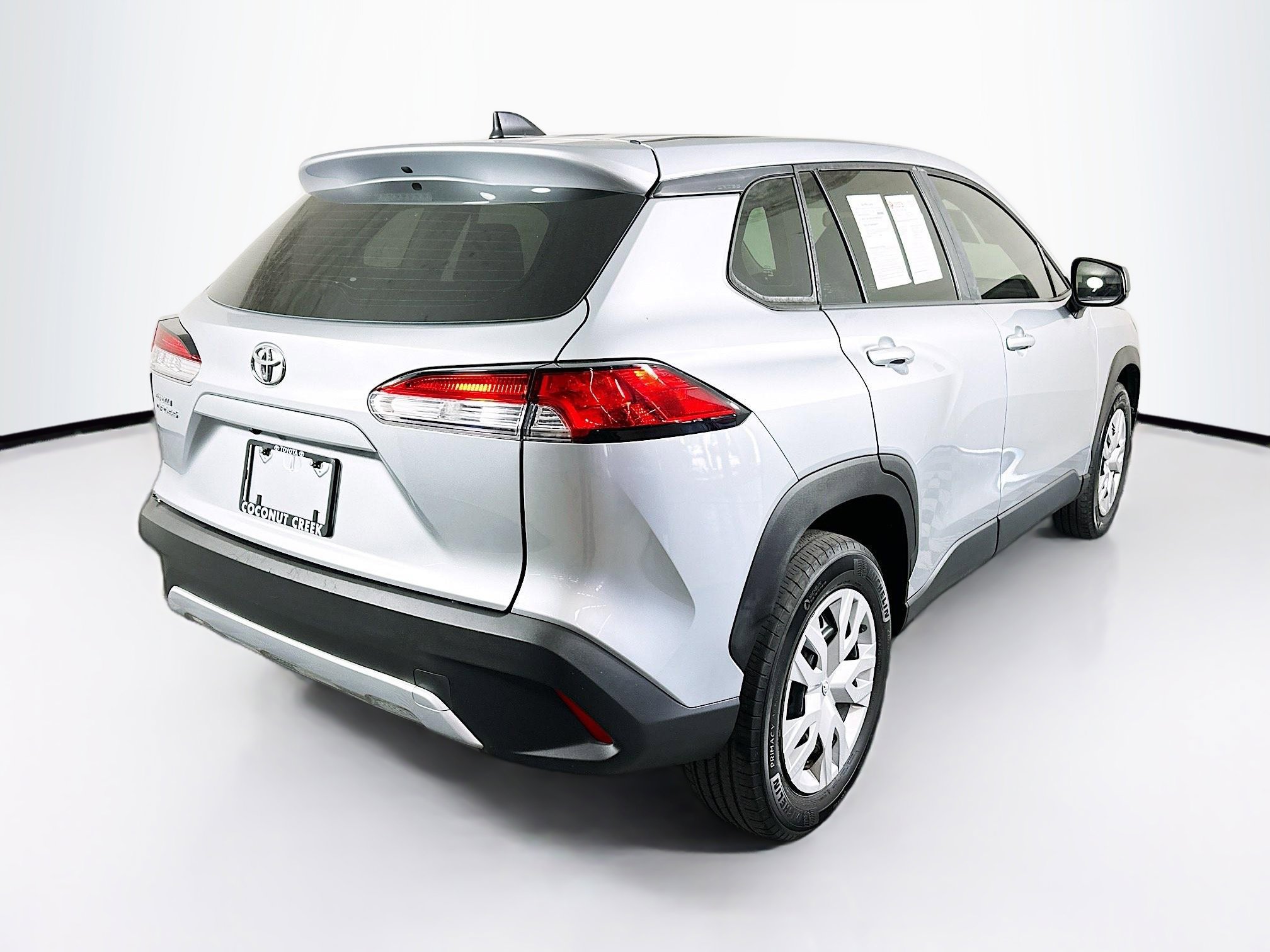 Used 2022 Toyota Corolla Cross L FWD image 3