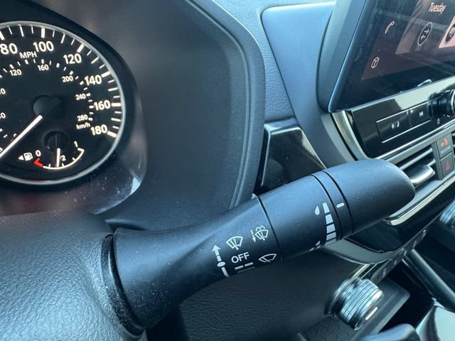 Used 2023 Nissan Altima 2.0 SR FWD image 12