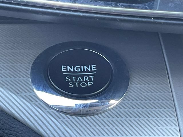 Used 2023 Ford Explorer XLT w/ Equipment Group 202A AWD/4WD image 17