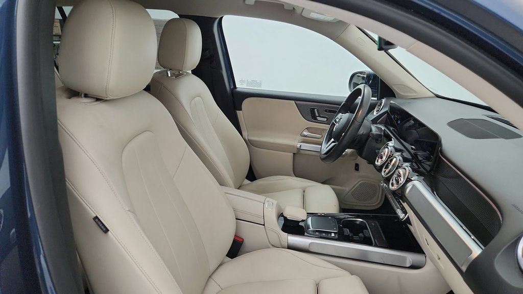 Used 2022 Mercedes-Benz GLB 250 w/ Premium Package Lite image 24