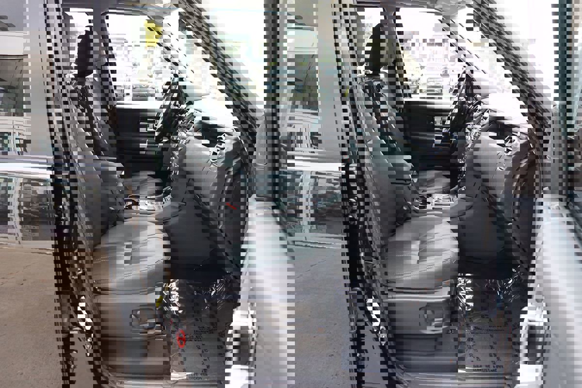 Used 2016 Land Rover LR4 HSE image 30