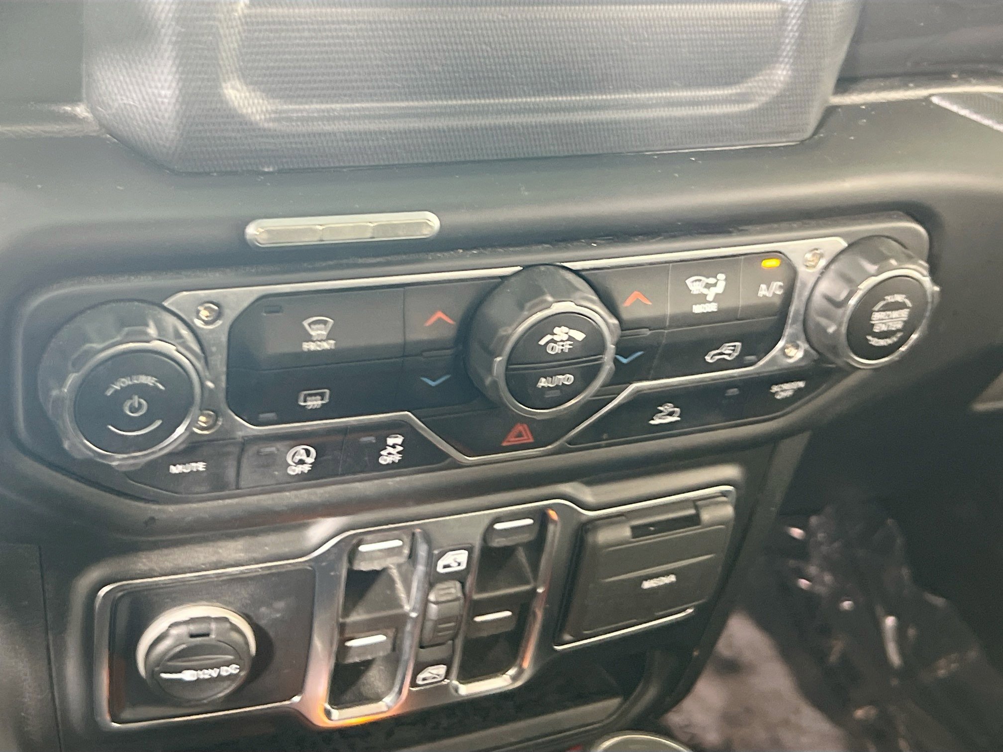 Used 2022 Jeep Gladiator Sport AWD/4WD image 15