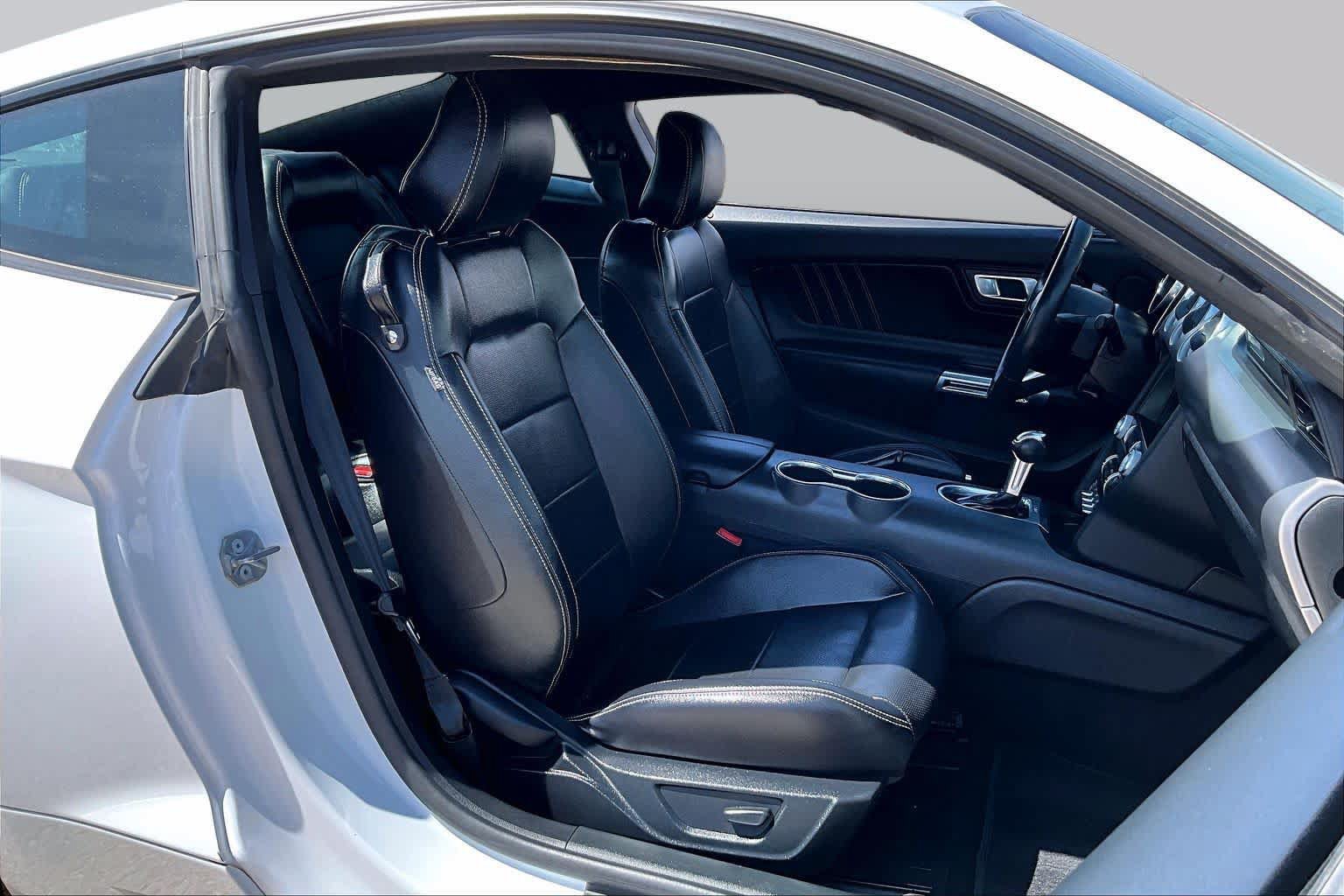 Used 2022 Ford Mustang Premium RWD image 9