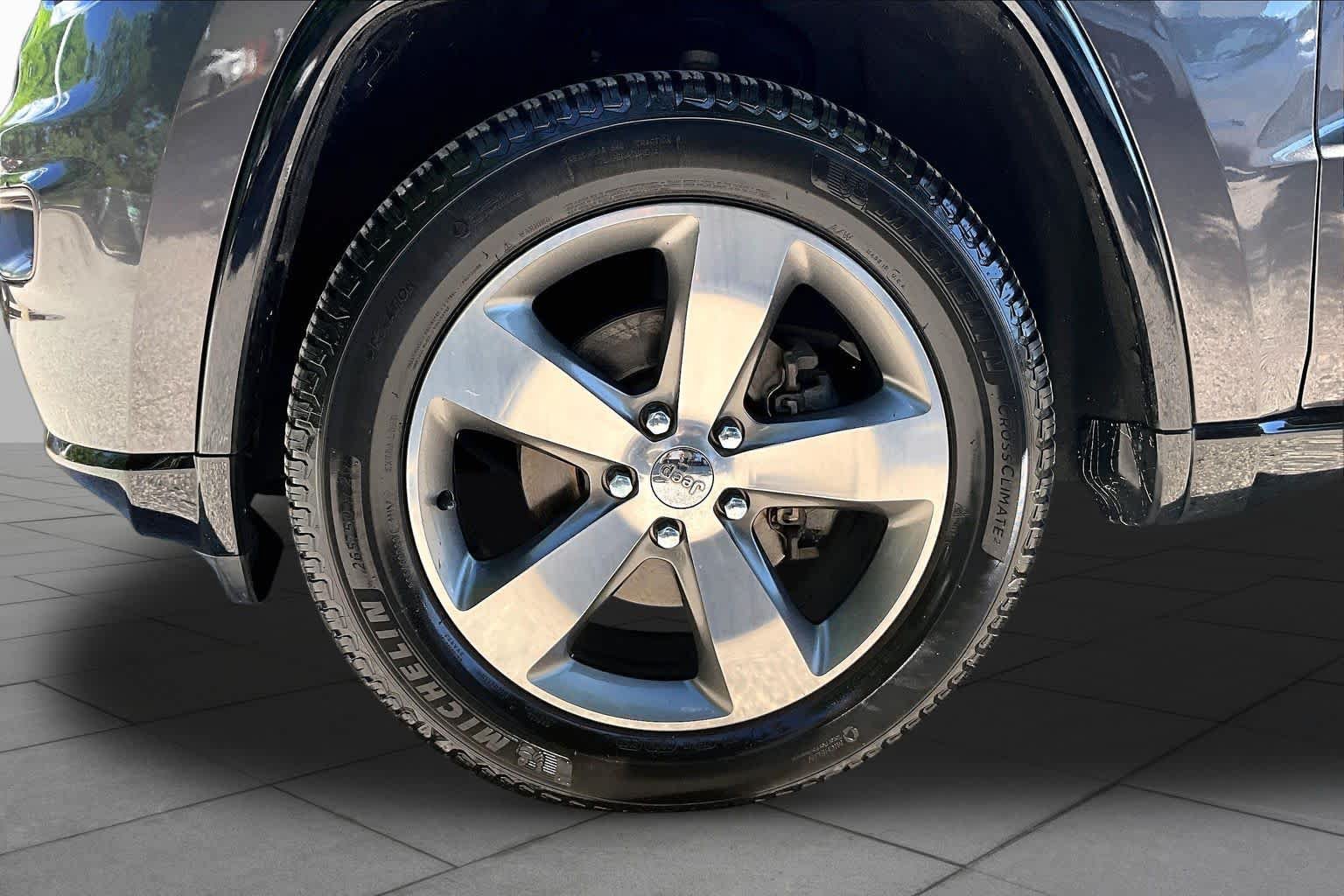 Used 2016 Jeep Grand Cherokee Limited 75th Anniversary AWD/4WD image 11