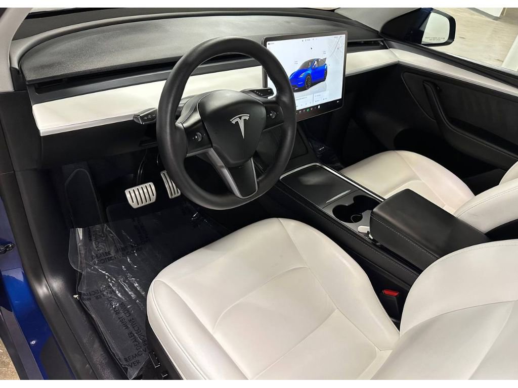 Used 2025 Tesla Model Y Performance image 19