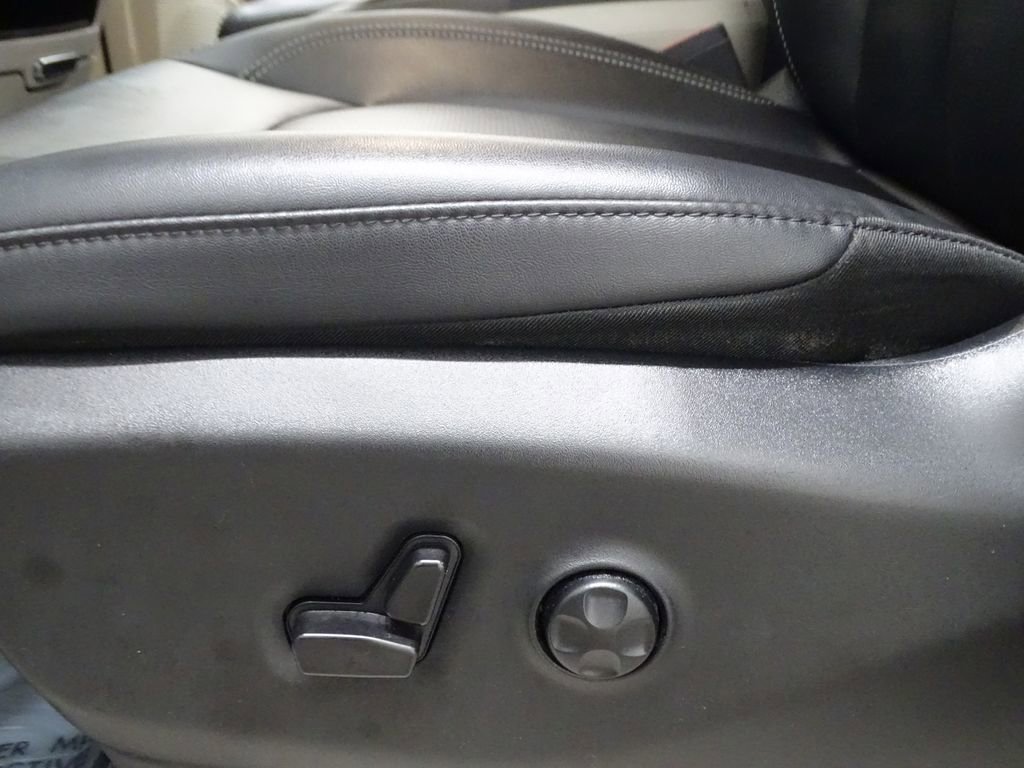 Used 2024 Chrysler Pacifica Touring-L image 24