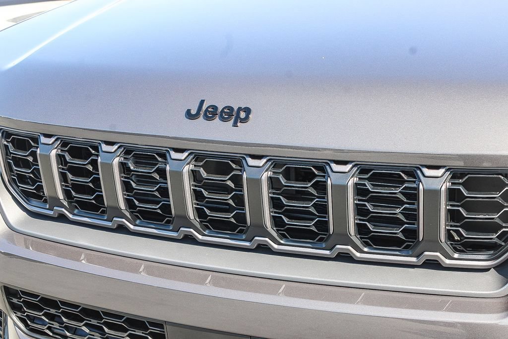 New 2026 Jeep Grand Cherokee Limited w/ Limited Altitude Package RWD image 6