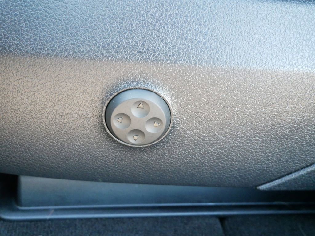 Used 2023 Mercedes-Benz GLC 300 4MATIC image 17