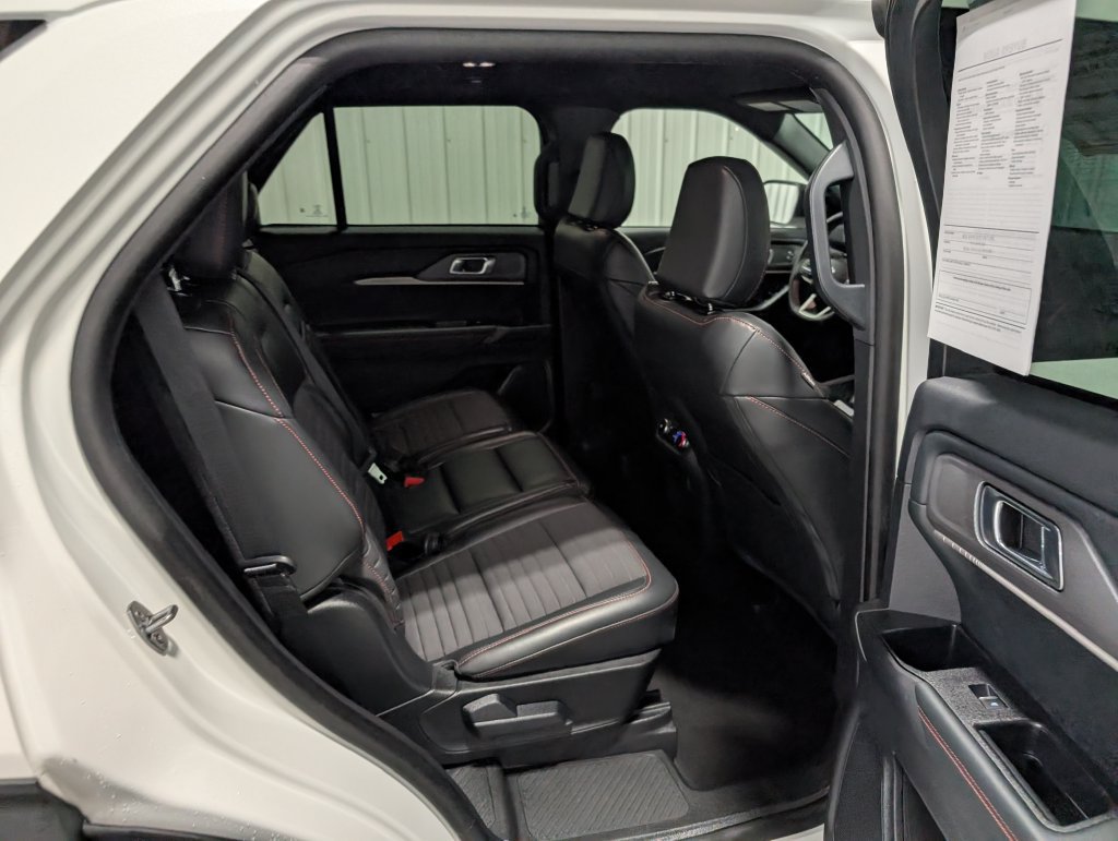 Used 2025 Ford Explorer ST-Line w/ ST-Line Street Pack AWD/4WD image 26