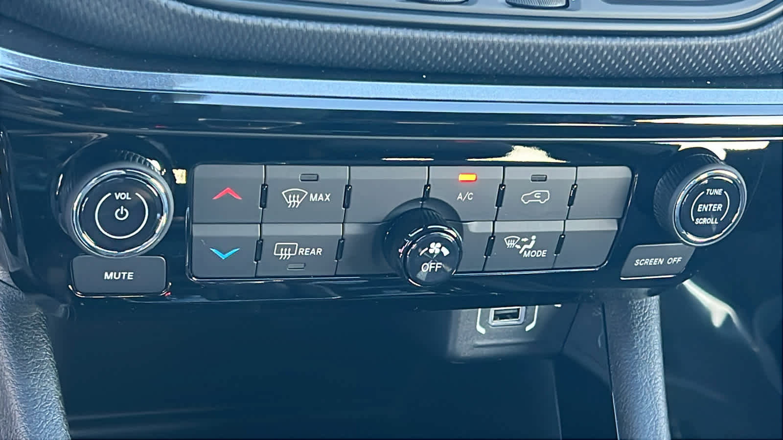 New 2026 Jeep Compass Latitude image 14