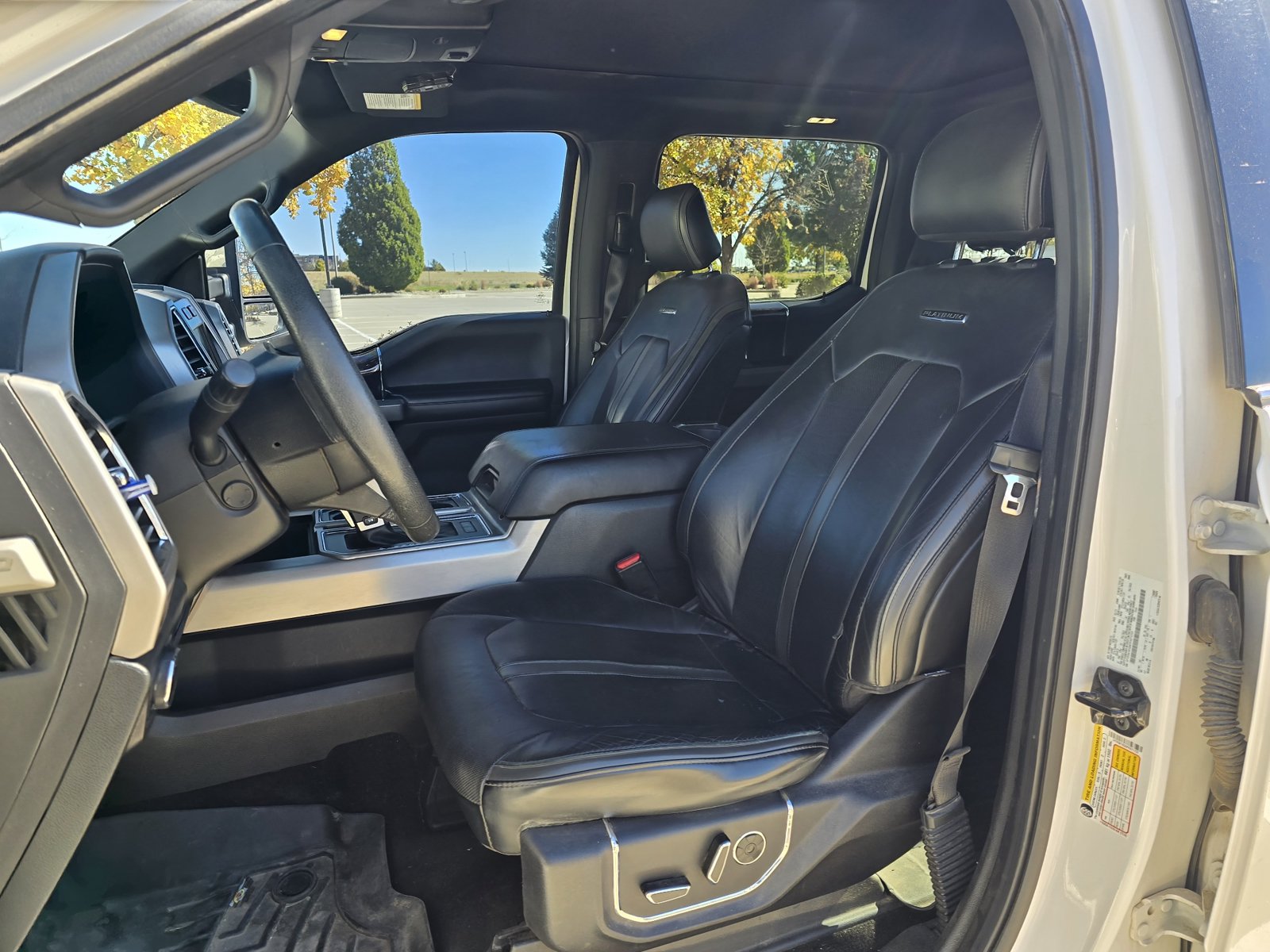 Used 2015 Ford F150 Platinum w/ Equipment Group 701A Luxury AWD/4WD image 13