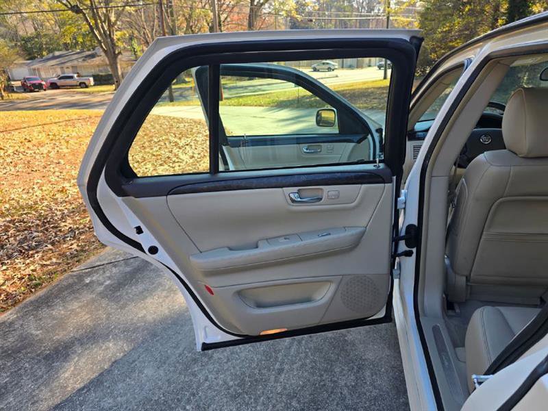Used 2011 Cadillac DTS Luxury image 18