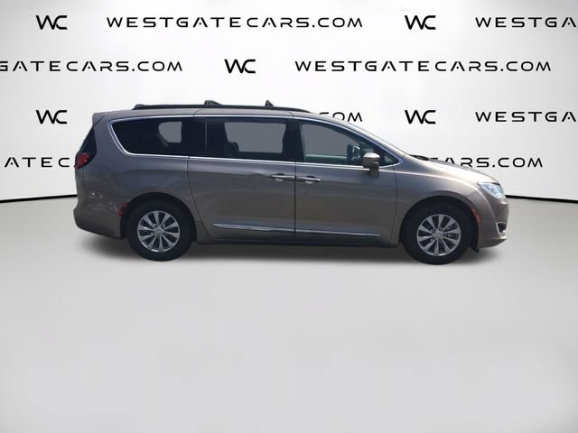 Used 2017 Chrysler Pacifica Touring-L FWD image 11