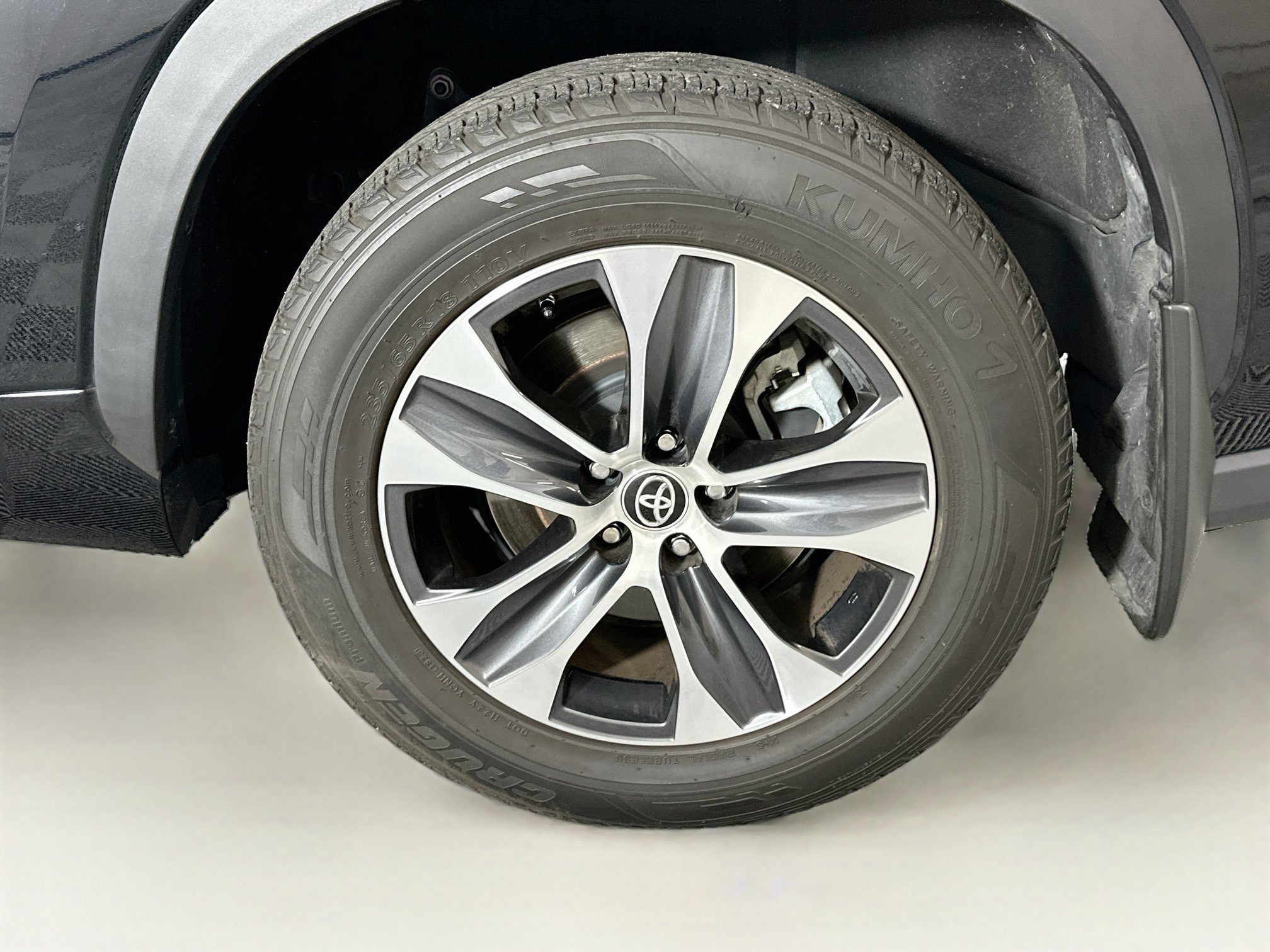 Used 2023 Toyota Highlander XLE FWD image 11
