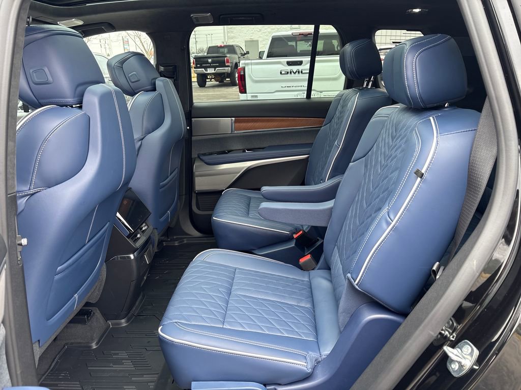 New 2026 Cadillac Vistiq Premium Luxury w/ LPO, Floor Liner Package image 40