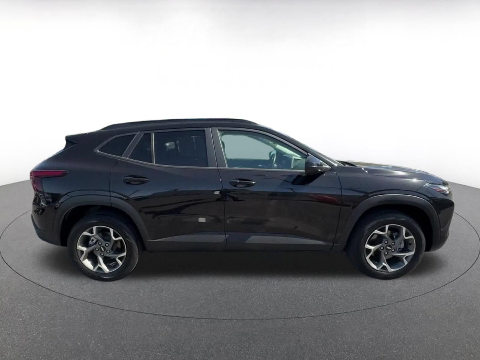 Used 2025 Chevrolet Trax LT w/ LT Convenience Package FWD image 15