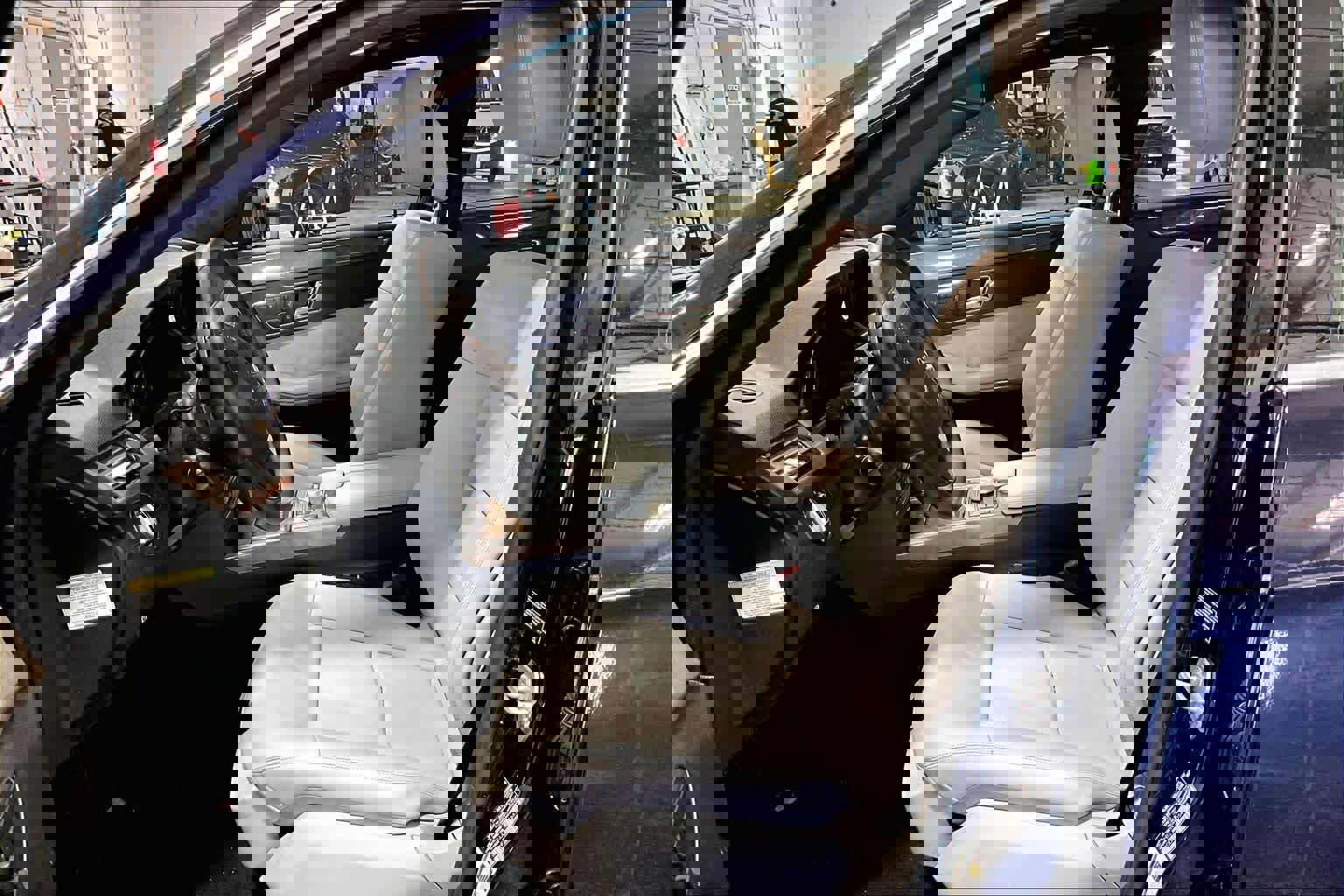 Used 2010 Mercedes-Benz E 350 4MATIC Sedan image 9