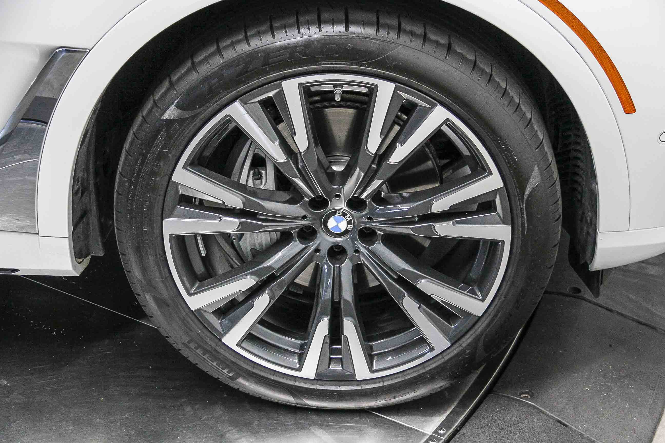 Used 2026 BMW X7 xDrive40i w/ Premium Package AWD/4WD image 9
