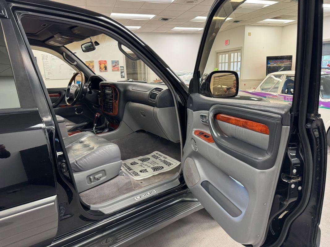Used 2001 Lexus LX 470 4WD image 16