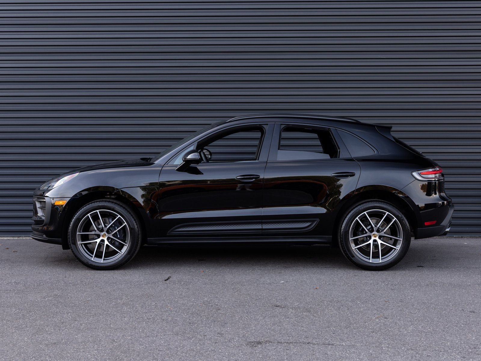 New 2026 Porsche Macan AWD/4WD image 2