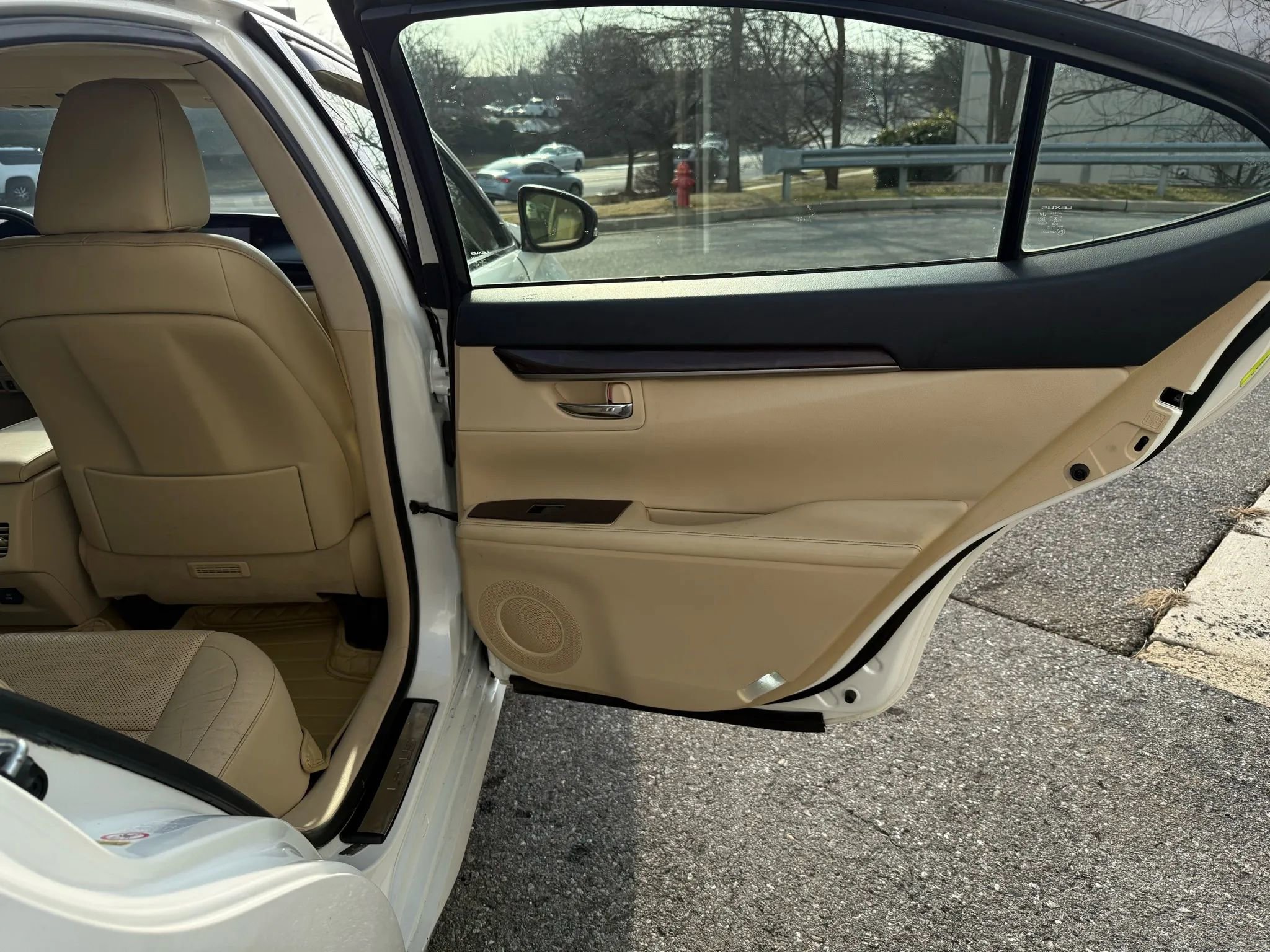 Used 2013 Lexus ES 350 w/ Luxury Pkg image 19