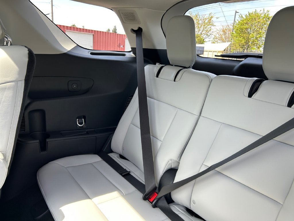 Used 2025 Ford Explorer Platinum AWD/4WD image 34