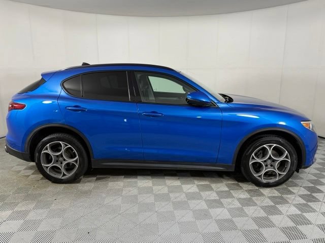 Used 2018 Alfa Romeo Stelvio Sport w/ Quick Order Package 22J Sport AWD/4WD image 10