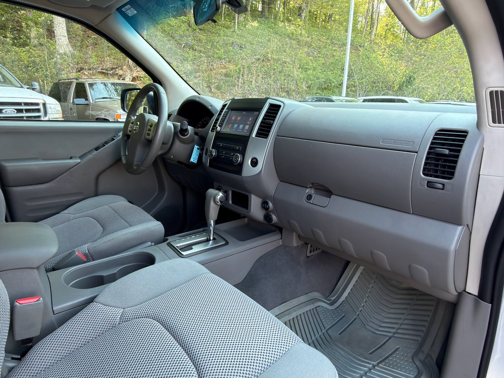 Used 2019 Nissan Frontier SV image 14