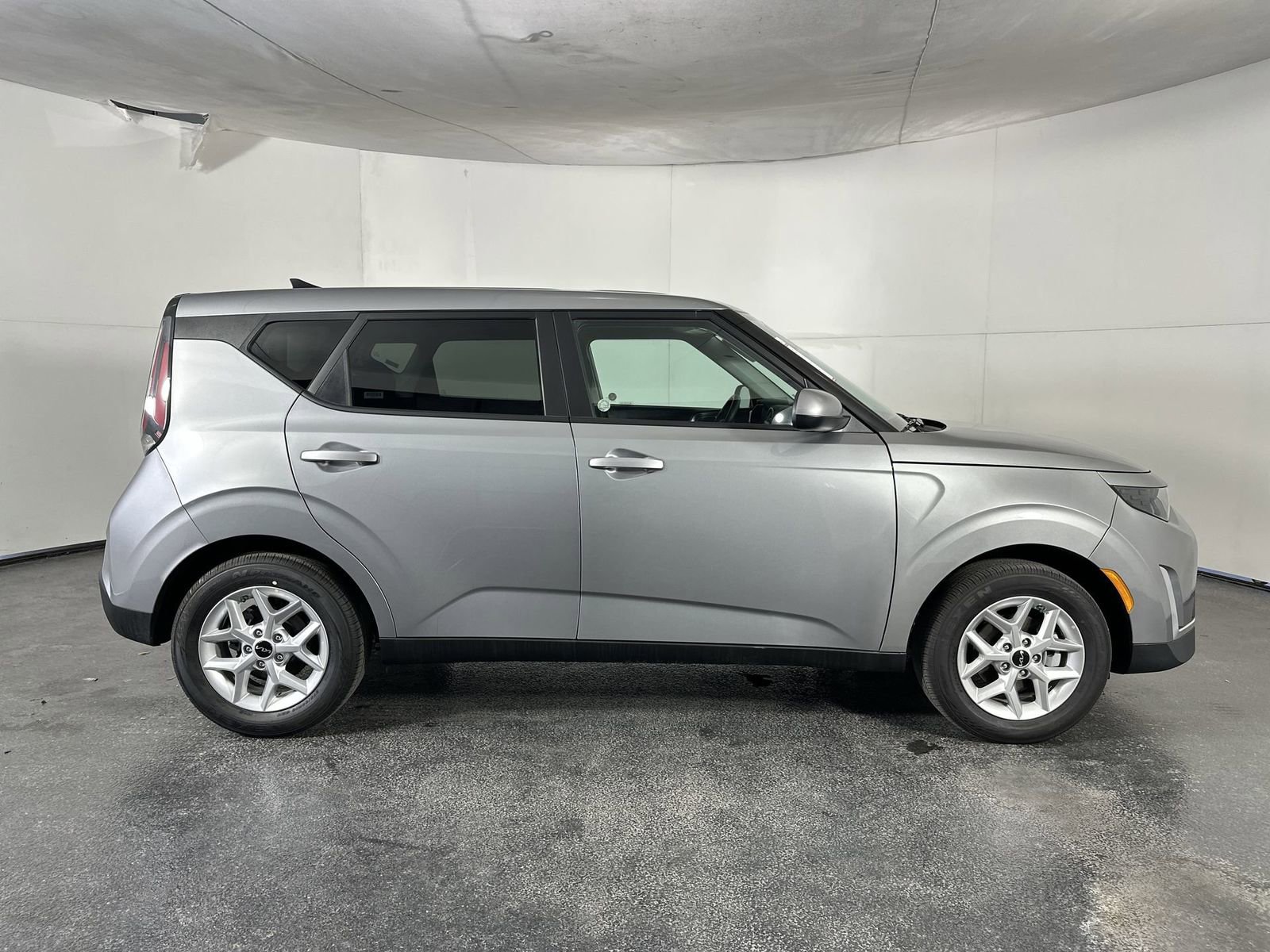 Used 2025 Kia Soul S FWD image 9