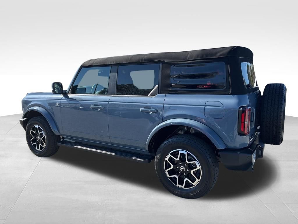 Used 2023 Ford Bronco Outer Banks image 3