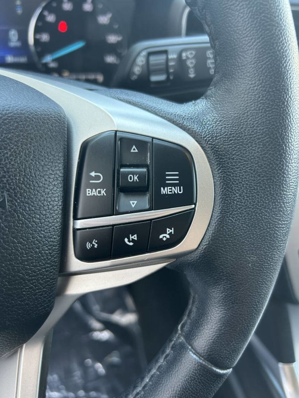 Used 2021 Ford Explorer XLT w/ Equipment Group 202A AWD/4WD image 18