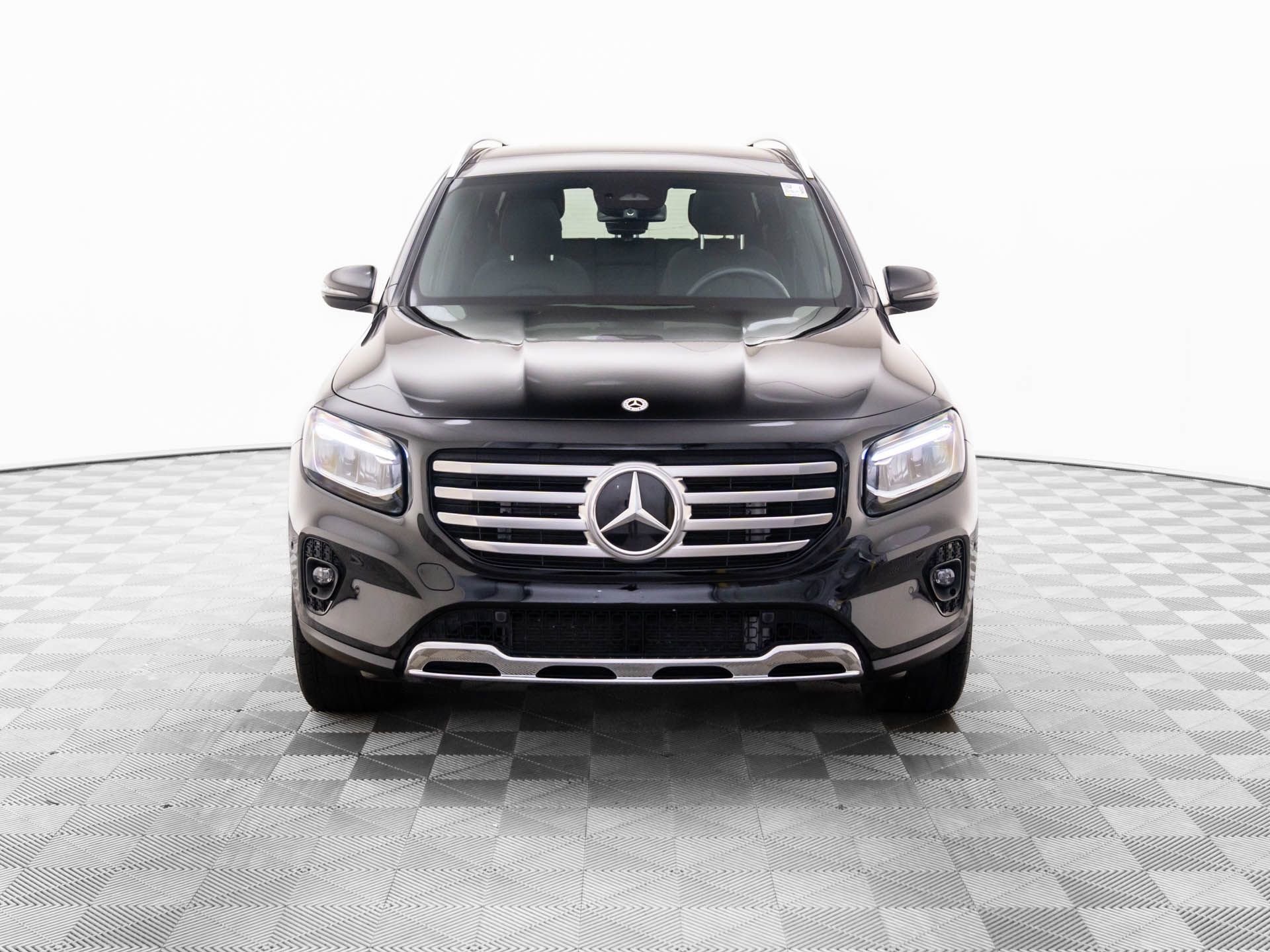 Certified 2024 Mercedes-Benz GLB 250 4MATIC w/ Exclusive Package image 11