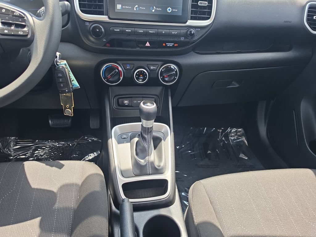 Certified 2025 Hyundai Venue SE FWD image 14