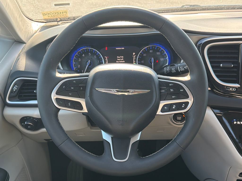 Used 2024 Chrysler Pacifica Touring-L FWD image 22