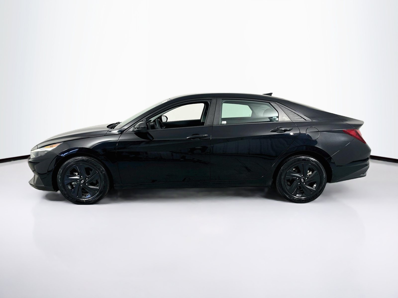 Used 2023 Hyundai Elantra SEL FWD image 8