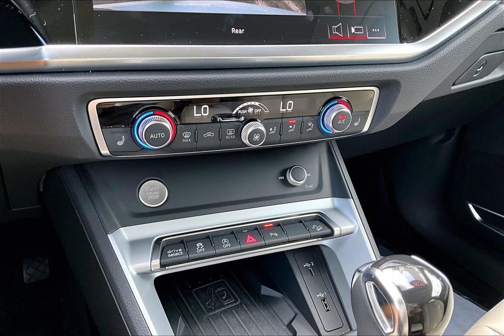 Used 2020 Audi Q3 2.0T Premium Plus w/ Premium Plus Package image 16