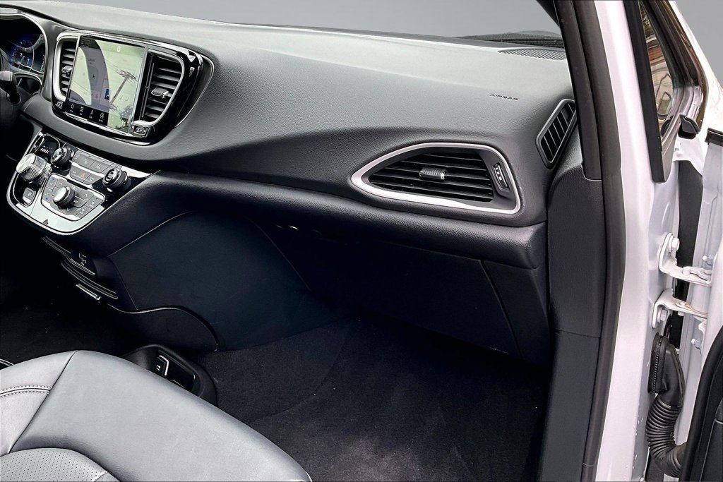 Certified 2026 Chrysler Pacifica Select w/ S Appearance Package FWD image 16