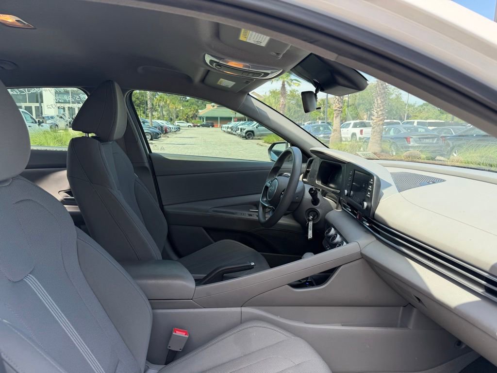 Used 2024 Hyundai Elantra SE FWD image 12